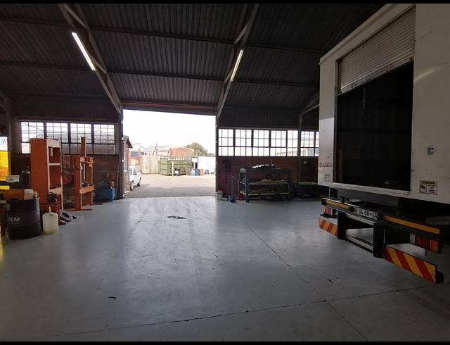 1,335M² WAREHOUSE FOR SALE IN ANDERBOLT